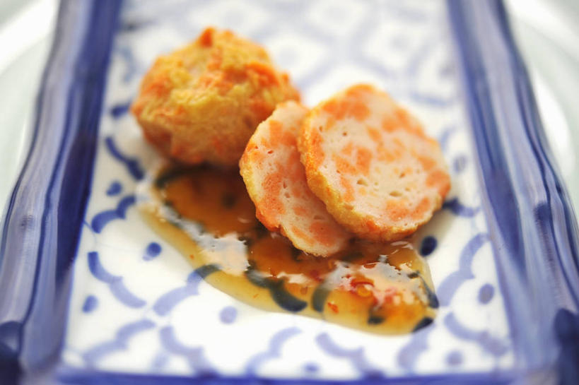 海鲜,蟹,无人,横图,俯视,室内,特写,白天,烹饪,餐具,朦胧,模糊,螃蟹,碟子,盘,肉,料理,食品,丸子,泰式,水产,菜肴,美食,肉类,肉丸,泰国料理,海洋生物,食物,一个,盘子,碟,佳肴,单个,水生动物,海产品,水生物,肉食,海底动物,泰菜,泰国菜,泰式料理,彩图,高角度拍摄