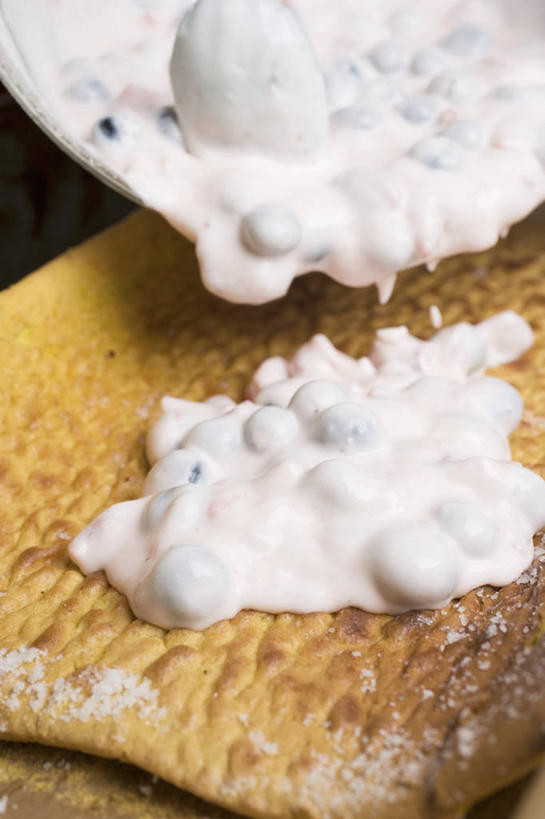 点心,无人,竖图,俯视,室内,特写,白天,下午茶,阴影,反射,影子,食品,甜点,甜品,食物,糕点,甜食,奶油,乳制品,蛋糕卷,海绵蛋糕,瑞士卷,激凌,克林姆,淇淋,戚风蛋糕,彩图,高角度拍摄,蛋糕