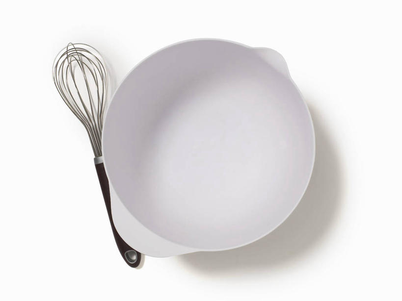 无人,横图,俯视,室内,特写,白天,白色背景,烹饪,餐桌,桌子,静物,厨具,金属制品,阴影,反射,金属,影子,陶瓷,陶瓷制品,两个,容器,打蛋器,搅拌器,碗,摄影,影棚,餐台,储藏,储存,烹饪用具,手动打蛋器,烹调用具,烹调,彩图,高角度拍摄,影棚拍摄,拍摄,贮存