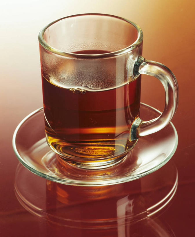 无人,竖图,俯视,室内,特写,白天,幸福,餐桌,茶,桌子,杯子,餐具,阴影,红色背景,反射,碟子,盘,影子,红茶,茶叶,一杯,娱乐,玻璃制品,一个,盘子,水杯,碟,享受,休闲,温馨,放松,乐趣,摄影,影棚,单个,餐台,提神,舒适,醒脑,玻璃杯,彩图,高角度拍摄,影棚拍摄,拍摄,泡沫红茶