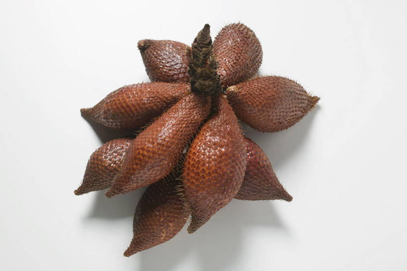 无人,横图,俯视,室内,特写,白天,白色背景,餐桌,桌子,水果,一堆,许多,阴影,堆叠,堆积,新鲜,反射,影子,生食,食品,果实,食物,摄影,有机食品,绿色食品,影棚,餐台,堆,蛇皮果,彩图,高角度拍摄,影棚拍摄,拍摄