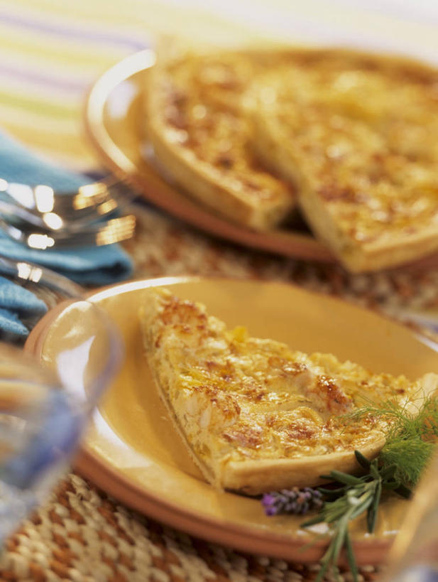 无人,竖图,俯视,室内,特写,白天,爱情,烹饪,西餐,餐桌,桌子,餐具,叶子,阴影,朦胧,模糊,盛开,反射,碟子,盘,影子,料理,食品,绿叶,浪漫,花蕾,菜肴,美食,花,花瓣,花朵,鲜花,食物,两个,盘子,碟,香草,花苞,花蕊,薰衣草,嫩叶,西式,佳肴,餐台,呼吸,蛋饼,乳蛋饼,灵香草,黄香草,奇迹,叶,叶片,彩图,高角度拍摄