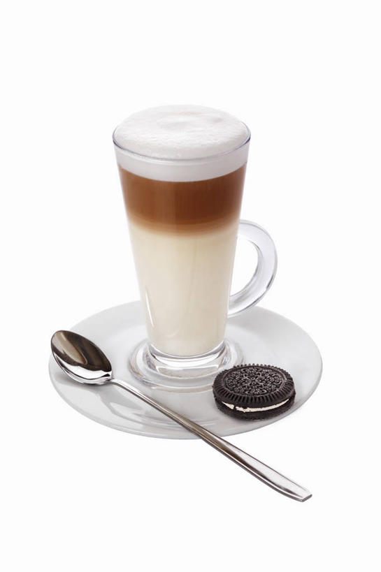 咖啡,无人,竖图,俯视,室内,特写,白天,白色背景,幸福,餐桌,桌子,杯子,餐具,阴影,反射,瓷器,碟子,盘,影子,勺子,咖啡杯,陶瓷制品,一杯,娱乐,饮料,盘子,调羹,碟,汤匙,享受,休闲,温馨,放松,乐趣,摄影,影棚,餐台,提神,舒适,瓷杯,醒脑,软饮料,拿铁,拿铁咖啡,彩图,高角度拍摄,影棚拍摄,拍摄