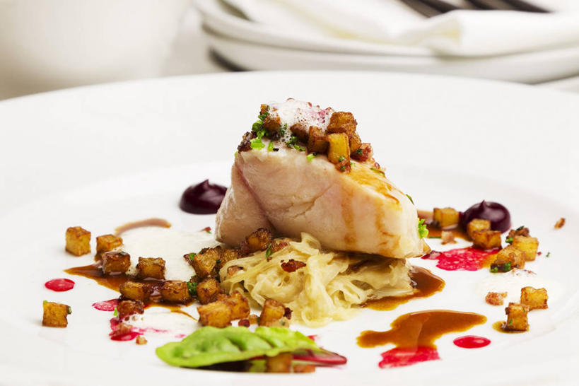 无人,横图,俯视,室内,特写,白天,白色背景,烹饪,西餐,桌面,桌子,蔬菜,餐具,阴影,新鲜,反射,木制,碟子,盘,影子,肉,鱼肉,料理,食品,甜菜,菜肴,美食,肉类,食物,盘子,餐巾,木制品,碟,西式,摄影,佳肴,有机食品,绿色食品,影棚,肉食,菾菜,鲇鱼,塘鲺,保洁方巾,口布,塘虱鱼,塘虱,黏鱼,胡子鲢,彩图,高角度拍摄,影棚拍摄,拍摄