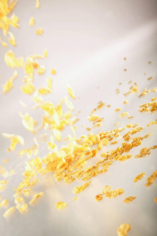 点心,无人,竖图,俯视,室内,特写,白天,白色背景,桌面,桌子,许多,阴影,反射,木制,影子,玉米片,食品,很多,食物,黄色,木制品,快餐,零食,摄影,影棚,垃圾食品,彩图,高角度拍摄,影棚拍摄,拍摄