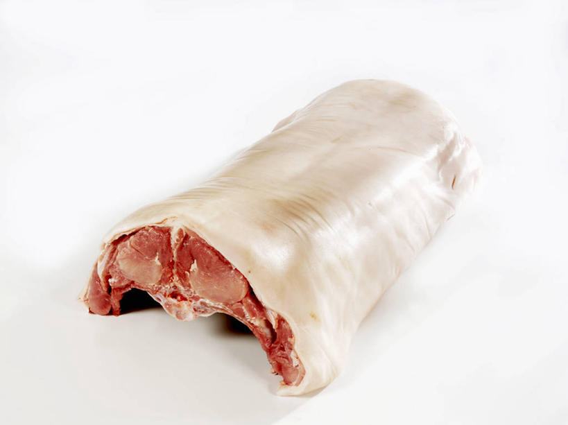 无人,横图,俯视,室内,特写,白天,白色背景,烹饪,中餐,桌面,桌子,一块,阴影,反射,木制,影子,肉,料理,食品,猪肉,菜肴,美食,肉类,食物,木制品,中式,摄影,佳肴,影棚,肉食,豚肉,烤乳猪,广东菜,粤菜,彩图,高角度拍摄,影棚拍摄,拍摄