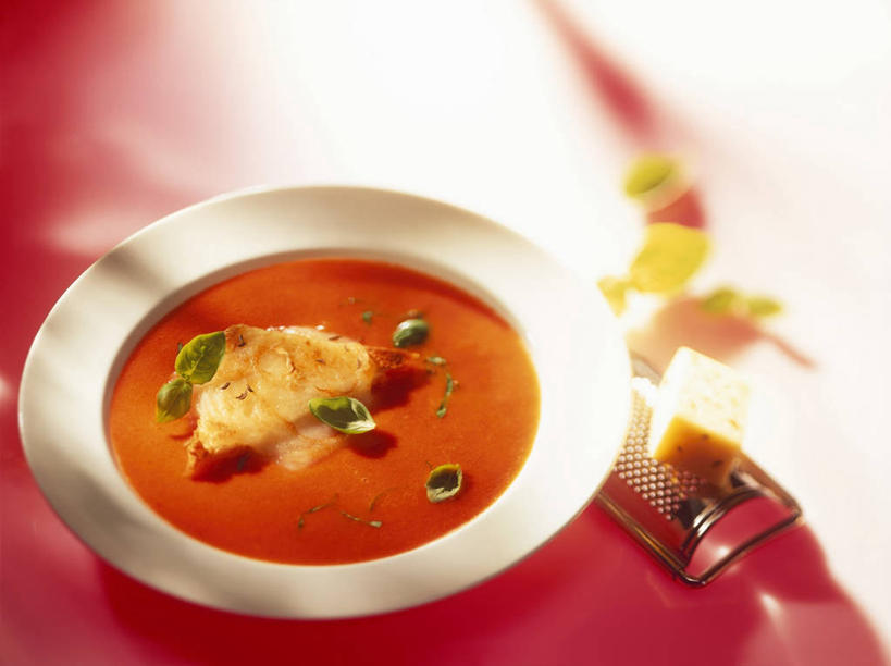 奶酪,无人,横图,俯视,室内,特写,白天,烹饪,西餐,桌面,桌子,蔬菜,西红柿,餐具,阴影,新鲜,反射,木制,碟子,盘,影子,汤,干酪,起司,料理,食品,芝士,营养,菜肴,美食,食物,一个,盘子,木制品,碟,乳酪,罗宋汤,西式,佳肴,有机食品,绿色食品,单个,乳制品,发酵,羹汤,番茄,彩图,高角度拍摄