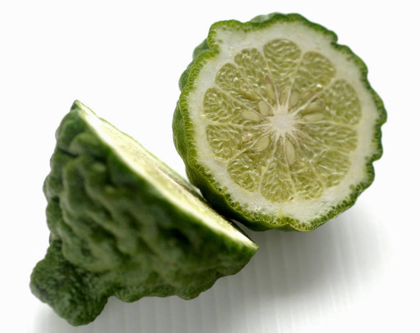 无人,横图,俯视,室内,特写,白天,白色背景,餐桌,桌子,柠檬,水果,切开,阴影,新鲜,反射,影子,青柠檬,生食,食品,果实,食物,一个,绿色,切,摄影,有机食品,绿色食品,影棚,单个,餐台,剖面,切面,益母果,柠果,彩图,高角度拍摄,影棚拍摄,拍摄