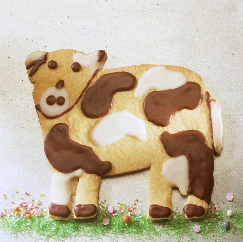 点心,无人,横图,俯视,室内,特写,白天,餐桌,桌子,牛,一块,阴影,反射,影子,食品,曲奇,食物,动物,饼干,零食,家畜,牲畜,餐台,曲奇饼,曲奇饼干,彩图,高角度拍摄