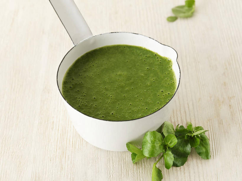 无人,横图,俯视,室内,特写,白天,烹饪,餐桌,桌子,蔬菜,厨具,阴影,新鲜,反射,木制,炖锅,锅子,影子,陶瓷,调料,酱料,酱汁,佐料,食品,陶瓷制品,调味品,调味料,锅,酱,食物,一个,木制品,有机食品,绿色食品,单个,餐台,锅具,烹饪用具,豆瓣菜,水蔊菜,水田芥菜,水茼蒿,西洋菜,烹调用具,烹调,彩图,高角度拍摄