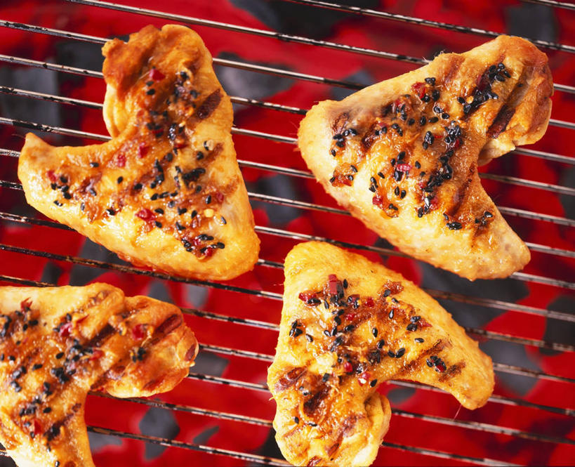 无人,横图,俯视,室内,特写,白天,爱情,烹饪,烧烤,热情,煤炭,火,阴影,爱心,反射,火焰,影子,鸡肉,肉,料理,食品,烤架,烤肉,浪漫,燃烧,鸡翅,菜肴,美食,肉类,食物,四个,温暖,温馨,心形,铁架,恩爱,佳肴,能源,和睦,燃料,煤,能量,肉食,烤鸡翅,煤矿,矿业,化石燃料,心型,彩图,高角度拍摄,融洽