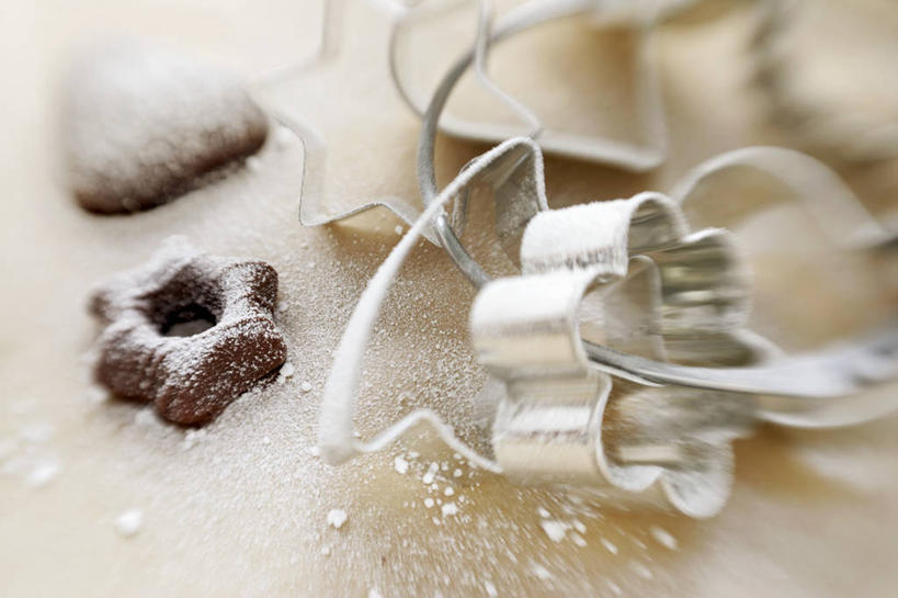 点心,无人,横图,俯视,室内,特写,白天,餐桌,桌子,阴影,朦胧,模糊,反射,粉末,影子,调料,食品,糖,调味品,曲奇,调味料,食物,饼干,零食,粉,餐台,模具,曲奇饼,曲奇饼干,糖粉,粉状,粉剂,彩图,高角度拍摄,糖类