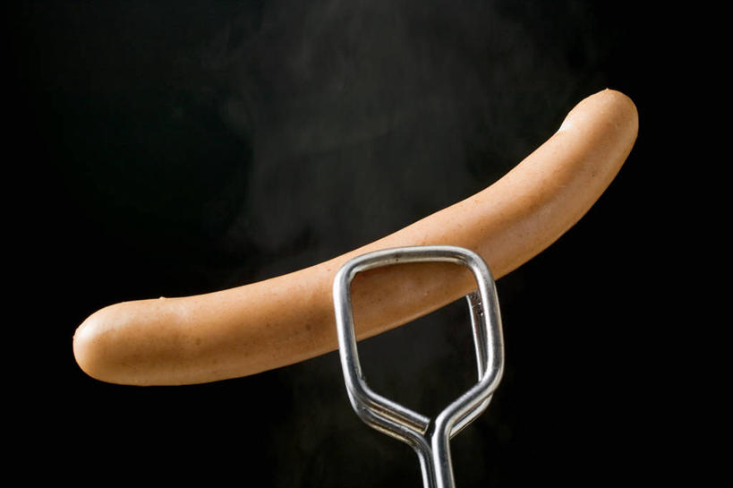 无人,横图,室内,特写,白天,正面,金属制品,黑色背景,金属,肉,香肠,腊肠,猪肉,肉类,一个,夹子,摄影,影棚,单个,肉食,豚肉,食品夹,食物夹,面包夹,意粉夹,彩图,影棚拍摄,拍摄