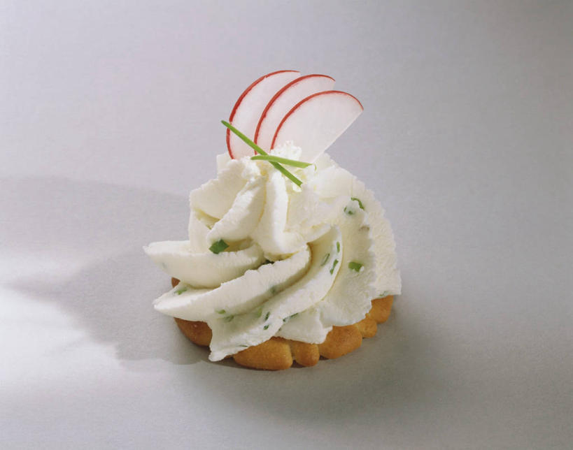 点心,奶酪,无人,横图,俯视,室内,特写,白天,白色背景,餐桌,桌子,萝卜,白萝卜,切开,阴影,反射,影子,干酪,起司,食品,甜点,甜品,芝士,营养,食物,糕点,饼干,甜食,零食,奶油,切,乳酪,摄影,影棚,餐台,乳制品,止咳,发酵,剖面,切面,激凌,克林姆,淇淋,消肿,绰菜,瞑菜,睡菜,莱菔,彩图,高角度拍摄,影棚拍摄,拍摄,润肺