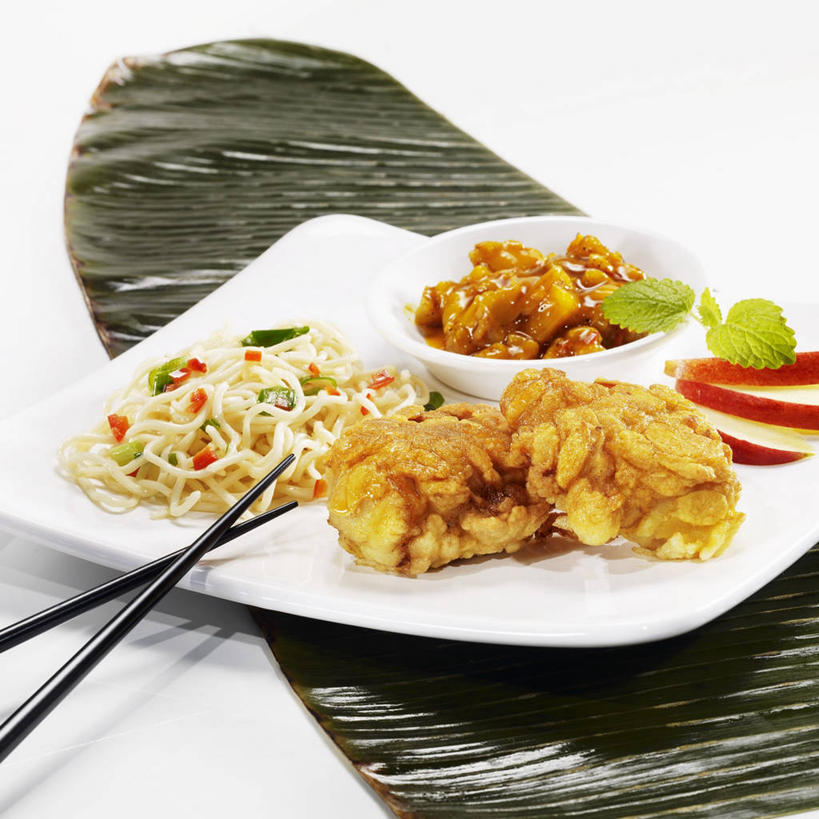 无人,方图,俯视,室内,特写,白天,白色背景,植物,筷子,桌面,桌子,苹果,辣椒,蔬菜,餐具,水果,叶子,一双,阴影,新鲜,反射,木制,鱼,碟子,盘,纹理,影子,陶瓷,调料,酱料,酱汁,肉,生食,鱼肉,佐料,食品,果实,绿叶,陶瓷制品,调味品,调味料,文化,蔬果,传统,酱,辣酱,肉类,鱼类,海洋生物,食物,一个,绿色,盘子,木制品,容器,碟,碗,嫩叶,摄影,有机食品,绿色食品,影棚,单个,储藏,礼节,辣椒酱,储存,水生动物,礼仪,水生物,肉食,海底动物,辣角,红海椒,大椒,辣虎,广椒,肌理,安康鱼,蛤蟆鱼,老头鱼,结巴鱼,丑婆,鮟鱇,鮟鱇鱼,哈蟆鱼,海哈蟆,琵琶鱼,深海鮟鱇,深海鮟鱇鱼,深海钓鱼者,叶,叶片,叶脉,进餐用具,辣子,红辣椒,海椒,番椒,彩图,高角度拍摄,影棚拍摄,拍摄,贮存