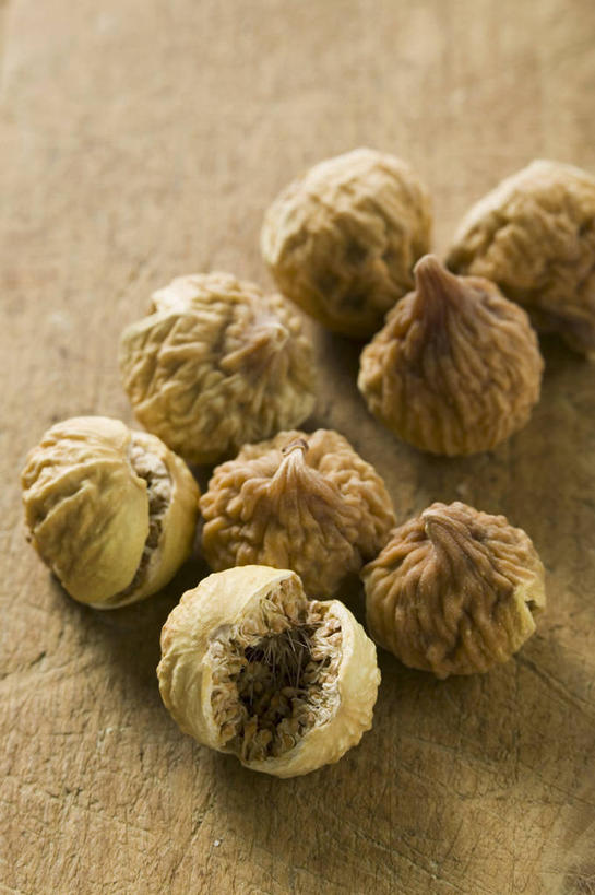 无人,竖图,俯视,室内,特写,白天,餐桌,桌子,许多,阴影,朦胧,模糊,反射,影子,板栗,栗子,坚果,毛栗子,排列,餐台,毛栗,栗果,栗楔,摆列,彩图,高角度拍摄,布列,分列