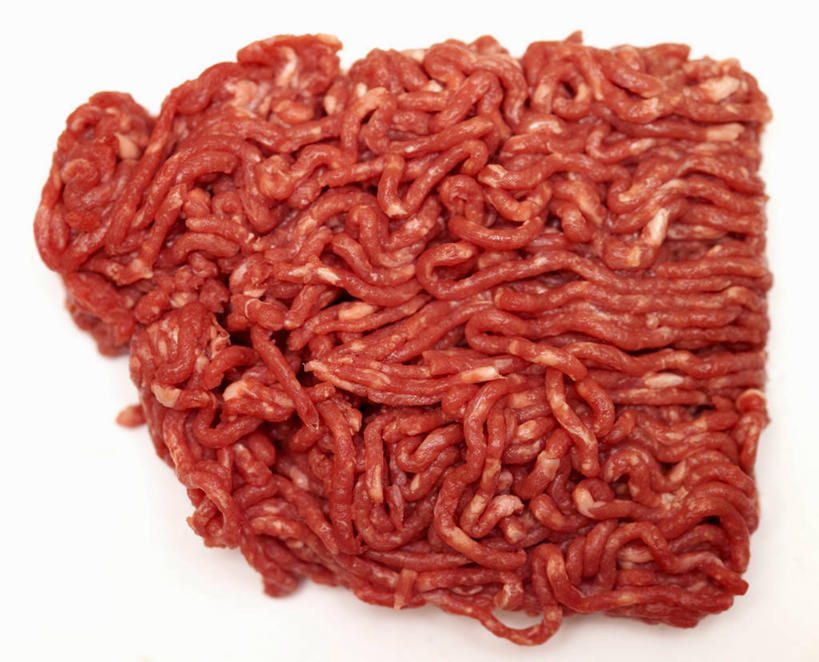 无人,横图,俯视,室内,特写,白天,白色背景,阴影,反射,影子,肉,牛肉,肉糜,肉末,肉类,摄影,影棚,肉食,彩图,高角度拍摄,影棚拍摄,拍摄,牛肉末