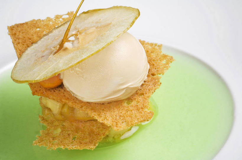 无人,横图,俯视,室内,特写,白天,白色背景,苹果,餐具,水果,阴影,新鲜,反射,碟子,盘,影子,生食,食品,冰激凌,果实,清凉,食物,绿色,盘子,碟,果酱,冷饮,舒服,冰淇淋,摄影,有机食品,绿色食品,影棚,解暑,解渴,雪糕,舒爽,苹果酱,冰糕,消暑,果子酱,彩图,高角度拍摄,影棚拍摄,拍摄,香草冰淇淋