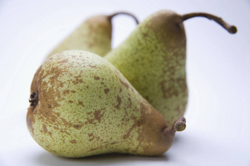 无人,横图,室内,特写,白天,正面,梨,水果,阴影,灰色背景,新鲜,反射,影子,生食,食品,果实,食物,三个,香梨,摄影,有机食品,绿色食品,影棚,生梨,彩图,影棚拍摄,拍摄