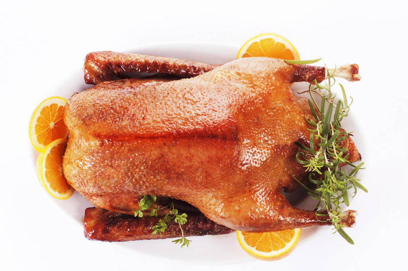 无人,横图,俯视,室内,特写,白天,白色背景,烹饪,中餐,桌面,桌子,水果,切开,阴影,新鲜,反射,木制,影子,肉,生食,料理,食品,果实,菜肴,美食,肉类,烧鹅,食物,木制品,切,中式,摄影,佳肴,有机食品,绿色食品,影棚,甜橙,剖面,肉食,切面,广东菜,粤菜,橙子,橙,彩图,高角度拍摄,影棚拍摄,拍摄,鹄壳,黄橙,黄果,金橙,金环,金球,糖橙,鹅肉