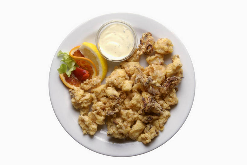 海鲜,无人,横图,俯视,室内,特写,白天,白色背景,烹饪,西餐,餐桌,桌子,鱿鱼,柠檬,餐具,水果,玻璃,切开,阴影,新鲜,反射,碟子,盘,影子,调料,酱料,酱汁,生食,佐料,料理,食品,果实,调味品,调味料,水产,酱,菜肴,美食,鱿鱼圈,海洋生物,玻璃制品,食物,两个,盘子,容器,碟,碗,快餐,切,西式,摄影,佳肴,有机食品,绿色食品,影棚,餐台,储藏,储存,水生动物,海产品,水生物,剖面,西式快餐,海底动物,垃圾食品,切面,柔鱼,枪乌贼,益母果,柠果,彩图,高角度拍摄,影棚拍摄,拍摄,贮存