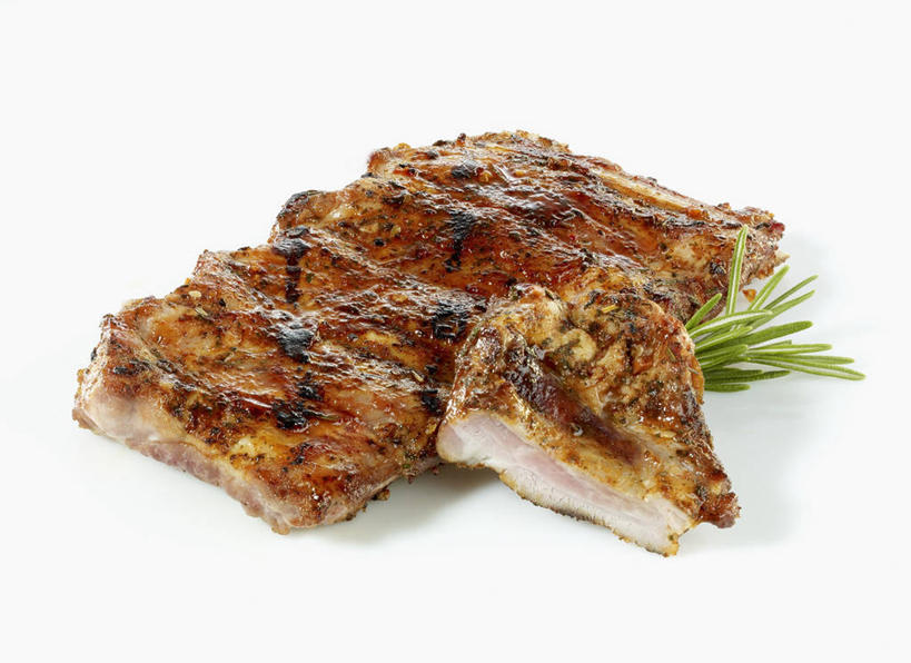 无人,横图,俯视,室内,特写,白天,白色背景,餐桌,桌子,两块,阴影,反射,影子,调味,肉,香料,佐料,猪排,猪肉,肉类,摄影,影棚,餐台,配料,横截面,剖面,肉食,豚肉,作料,截面,截面图形,彩图,高角度拍摄,影棚拍摄,拍摄