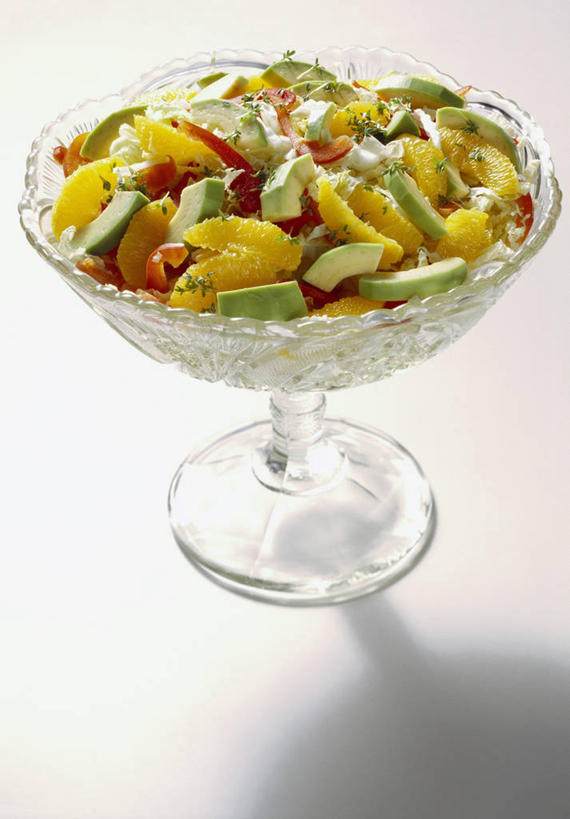 无人,竖图,俯视,室内,特写,白天,白色背景,餐桌,桌子,辣椒,蔬菜,杯子,水果,阴影,新鲜,反射,高脚杯,影子,生食,沙拉,食品,果实,色拉,沙律,玻璃制品,食物,一个,酒杯,酪梨,鳄梨,摄影,有机食品,绿色食品,影棚,单个,餐台,色拉酱,油梨,千岛酱,彩椒,辣角,红海椒,大椒,辣虎,广椒,樟梨,鸡尾酒杯,玻璃杯,牛油果,甜椒,柿子椒,辣子,海椒,番椒,灯笼椒,彩图,高角度拍摄,影棚拍摄,拍摄,蔬果沙拉