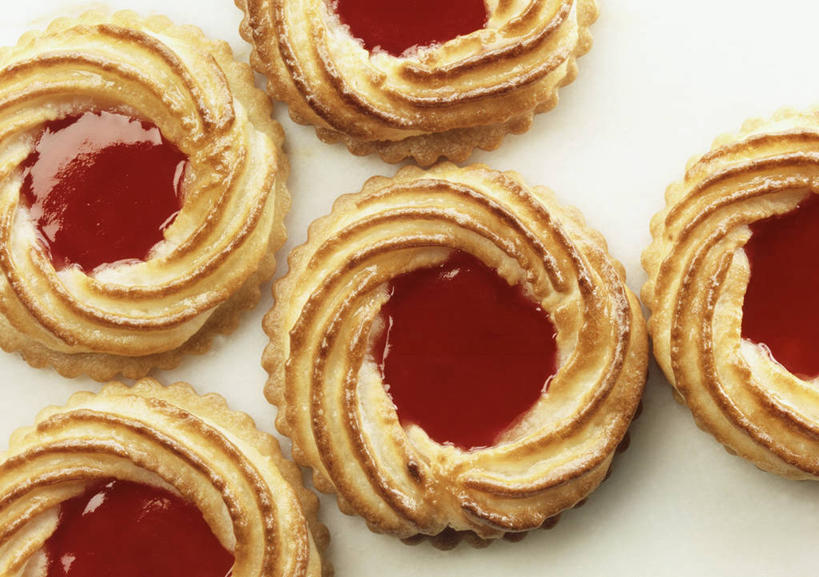 点心,无人,横图,俯视,室内,特写,白天,白色背景,餐桌,桌子,五个,许多,阴影,反射,影子,食品,曲奇,食物,饼干,果酱,零食,摄影,影棚,餐台,曲奇饼,曲奇饼干,果子酱,彩图,高角度拍摄,影棚拍摄,拍摄,果酱曲奇