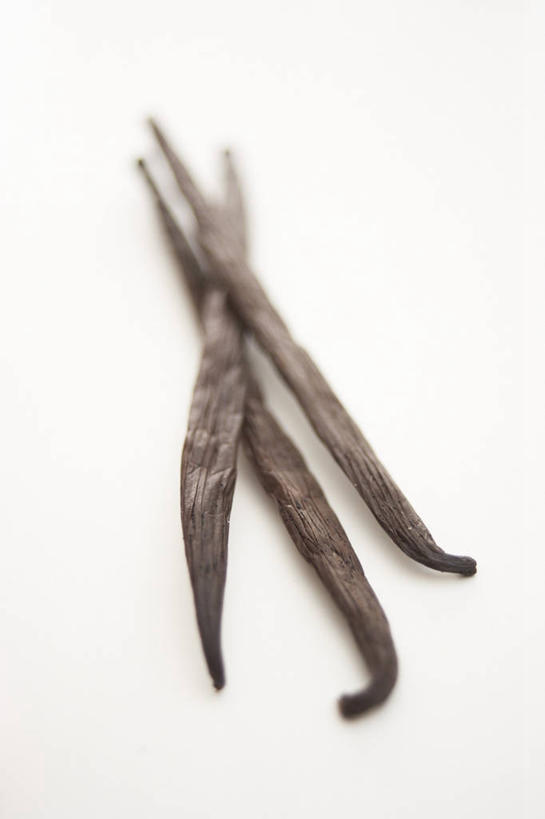 无人,竖图,俯视,室内,特写,白天,白色背景,植物,桌面,桌子,阴影,反射,木制,影子,草药,药草,中药,三个,黑色,木制品,清热,摄影,影棚,药材,中草药,香草兰,中药材,本草,解毒,婆绒花,山薄荷,石母草,彩图,高角度拍摄,影棚拍摄,拍摄