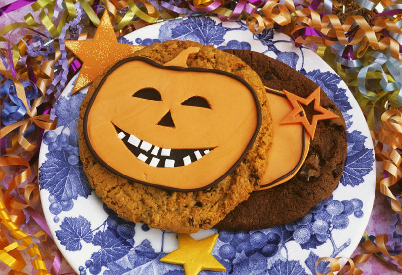 点心,无人,横图,俯视,室内,特写,白天,餐桌,桌子,南瓜,阴影,节日,庆祝,装饰,反射,影子,星星,金瓜,食品,曲奇,文化,番瓜,食物,彩带,饼干,零食,庆典,星形,万圣节,餐台,纪念,华丽,修饰,麦瓜,倭瓜,点缀,彩条,五角形,曲奇饼,曲奇饼干,衬托,美观,雅致,雅观,毛条,装饰彩带,五角星,彩图,高角度拍摄