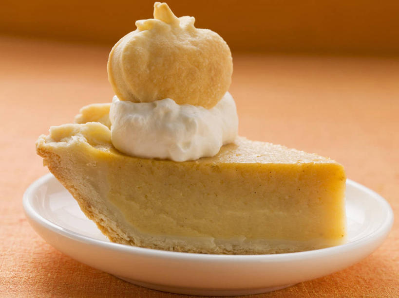 面食,无人,横图,俯视,室内,特写,白天,烹饪,西餐,桌面,桌子,南瓜,蔬菜,餐具,橙色背景,阴影,新鲜,反射,木制,碟子,盘,影子,金瓜,料理,食品,冰激凌,面点,清凉,菜肴,美食,番瓜,食物,一个,盘子,木制品,碟,冷饮,舒服,冰淇淋,西式,摄影,佳肴,有机食品,绿色食品,影棚,单个,派,麦瓜,倭瓜,解暑,解渴,雪糕,舒爽,冰糕,消暑,南瓜派,彩图,高角度拍摄,影棚拍摄,拍摄