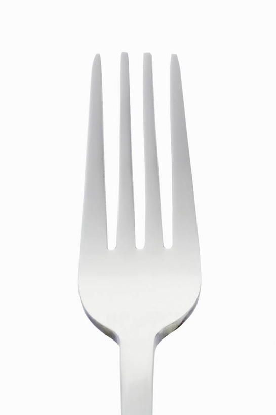 无人,竖图,俯视,室内,特写,白天,白色背景,餐桌,桌子,静物,餐具,金属制品,一把,阴影,反射,金属,叉子,影子,摄影,影棚,餐台,餐叉,进餐用具,彩图,高角度拍摄,影棚拍摄,拍摄