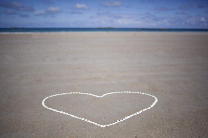 无人,横图,室外,白天,正面,爱情,旅游,度假,海浪,海洋,美景,沙滩,法国,欧洲,阴影,爱心,光线,沙子,影子,海岸,景观,浪花,水平线,云,云朵,辽阔,海平线,沙地,浪漫,云彩,娱乐,一个,蓝色,白色,白云,蓝天,天空,阳光,自然,海水,天,享受,休闲,广阔,温暖,温馨,心形,景色,恩爱,放松,晴朗,单个,一望无际,和睦,布列塔尼,圣马洛,自然风光,海景,法兰西共和国,法兰西第五共和国,布列塔尼半岛,无边无际,一马平川,心型,大海,风浪,海,海水的波动,海滩,近岸浪,涌浪,晴空,彩图,融洽,水天相接,水天一线