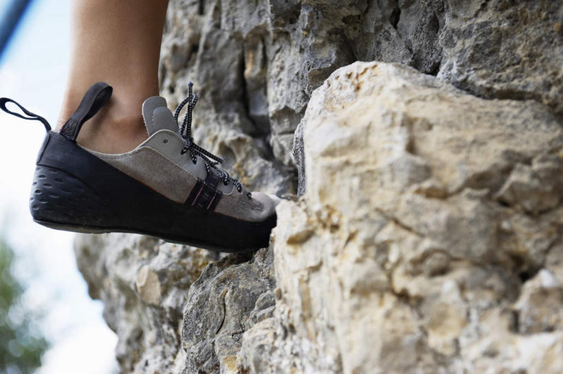 西方人,腿部,脚,腿,一个人,站,攀登,横图,室外,特写,白天,正面,运动鞋,锻炼,旅游,度假,探险,运动,攀岩,山,鞋子,欧洲,欧洲人,仅一个年轻女性,仅一个女性,仅一个人,阴影,朦胧,模糊,光线,影子,山峰,悬崖,山峦,娱乐,极限运动,阳光,站着,享受,休闲,爬,放松,休闲鞋,室外运动,登山鞋,户外运动,绝壁,冒险,体育,年轻女性,女人,女性,白种人,登山,攀爬,站立,半身,彩图,健身