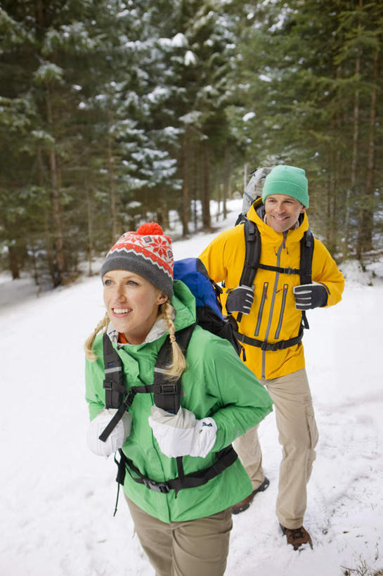西方人,两个人,夫妻,走,笑,微笑,露齿笑,竖图,室外,白天,正面,爱情,锻炼,旅游,度假,运动,树林,雪,植物,大雪,帽子,欧洲,欧洲人,握,服装,包,冰,积雪,雪景,冬季,冬天,浪漫,旅行包,注视,娱乐,树,树木,衣服,绿色,自然,背包,手套,观察,看,享受,休闲,温暖,温馨,棉衣,恩爱,放松,寒冷,握着,恋人,服饰,生长,成长,观看,保暖,和睦,察看,冰冷,御寒,关注,室外运动,户外运动,棉袄,棉帽,严寒,旅游包,冰凉,酷寒,凛冽,凛凛,极冷,棉服,冬装,男人,男性,女人,女性,中年男性,中年女性,白种人,夫妇,情侣,步行,散步,走路,半身,彩图,健身,袄子,棉被服,伴侣,融洽,双肩包