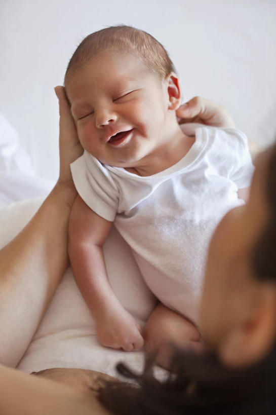 西方人,婴儿,儿童,中年人,两个人,家庭,母亲,客厅,坐,闭眼,抱,笑,微笑,竖图,俯视,室内,白天,婴儿服装,纯洁,沙发,欧洲,欧洲人,服装,墙,休闲装,墙壁,墙面,小孩,衣服,休闲,温暖,温馨,一家人,休闲服,可爱,母爱,童年,童趣,服饰,活泼,抱着,和睦,起居室,搂着,宝宝,布艺沙发,童真,纯真,烂漫,无邪,母婴,客堂,伶俐,天真,女人,女性,中年女性,白种人,孩子,闭眼睛,闭着眼,闭着眼睛,搂,搂抱,坐着,半身,彩图,高角度拍摄,婴儿服,融洽