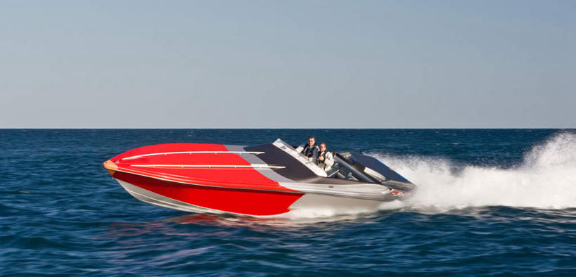 西方人,两个人,伙伴,朋友,坐,横图,室外,白天,侧面,友谊,海浪,海洋,水,船,欧洲,欧洲人,握,波纹,飞溅,服装,溅,液体,浪花,水滴,水平线,辽阔,海平线,注视,休闲装,水珠,衣服,蓝色,蓝天,水纹,天空,海水,交通工具,波浪,天,观察,看,休闲,广阔,休闲服,握着,服饰,晴朗,观看,一望无际,察看,关注,喷洒,载具,海景,摩托艇,万里无云,无边无际,一马平川,友情,男人,男性,中年男性,白种人,大海,风浪,海,海水的波动,近岸浪,涌浪,晴空,晴空万里,坐着,彩图,全身,水天相接,水天一线