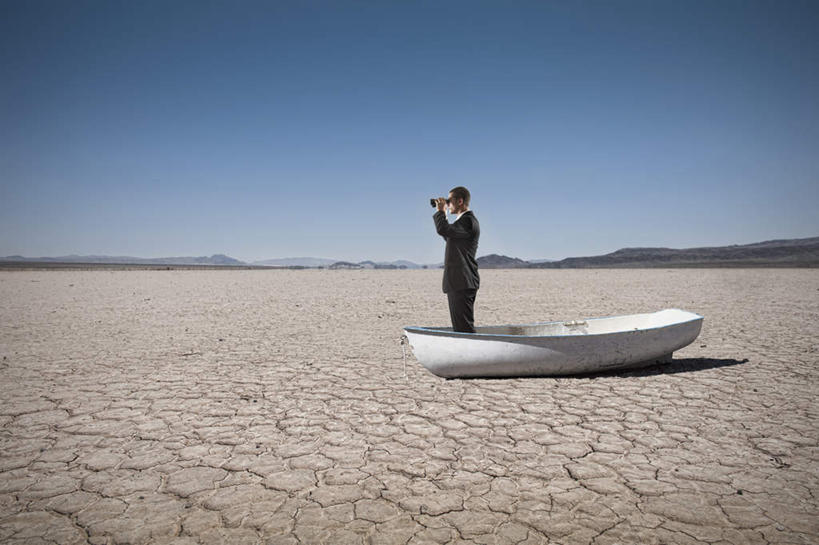 东方人,一个人,商务人士,商务男性,站,横图,室外,白天,侧面,衬衫,仪器,科技,沙漠,船,亚洲,仅一个男性,仅一个人,一艘,眺望,停靠,握,阴影,套装,检查,研究,反射,分析,光线,科学,望远镜,影子,木船,自然灾害,拿,拿着,注视,黄种人,仅一个年轻男性,蓝色,蓝天,天空,阳光,交通工具,天,观察,看,站着,清晰,探索,握着,放大,晴朗,观看,仔细,科研,察看,科学技术,舟,瞭望,干旱,聚焦,关注,停泊,灾难,载具,独木舟,商务装,工薪阶层,远视镜,瞭望镜,万里无云,光学,清楚,双筒镜,双筒望远镜,独木船,劫难,磨难,灾祸,男人,男性,年轻男性,亚洲人,白领,上班族,大漠,砂漠,晴空,晴空万里,站立,彩图,全身,衬衣,光学仪器,千里镜,灾害