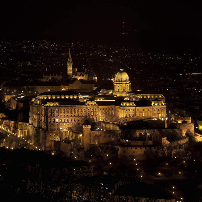 无人,方图,俯视,室外,夜晚,度假,美景,山,城市风光,城市,欧洲,匈牙利,阴影,光线,影子,景观,山峰,灯光,山峦,首都,娱乐,黑色,天空,天,享受,休闲,景色,放松,布达佩斯,中欧,城堡山,匈牙利共和国,布达城堡,布达佩斯城堡山,彩图,高角度拍摄