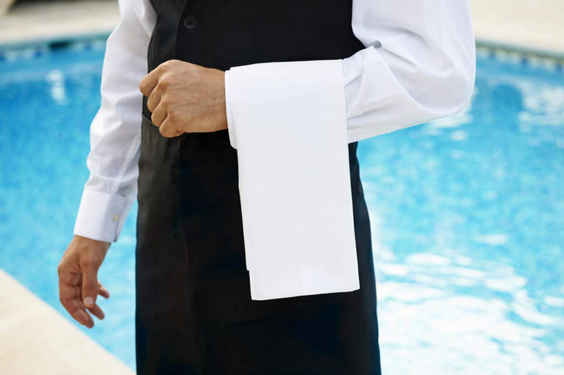 西方人,一个人,服务员,游泳池,站,横图,室外,白天,正面,工作服,制服,水,欧洲,欧洲人,仅一个男性,仅一个人,波纹,纺织物,水池,水面,涟漪,泳池,仅一个年轻男性,蓝色,白色,水纹,毛巾,波浪,清洁,站着,马甲,保暖,波光粼粼,透气,防水,水晕,工作制服,储水,耐磨,吸水,男人,男性,年轻男性,白种人,服务生,侍者,站立,半身,彩图,工作套服