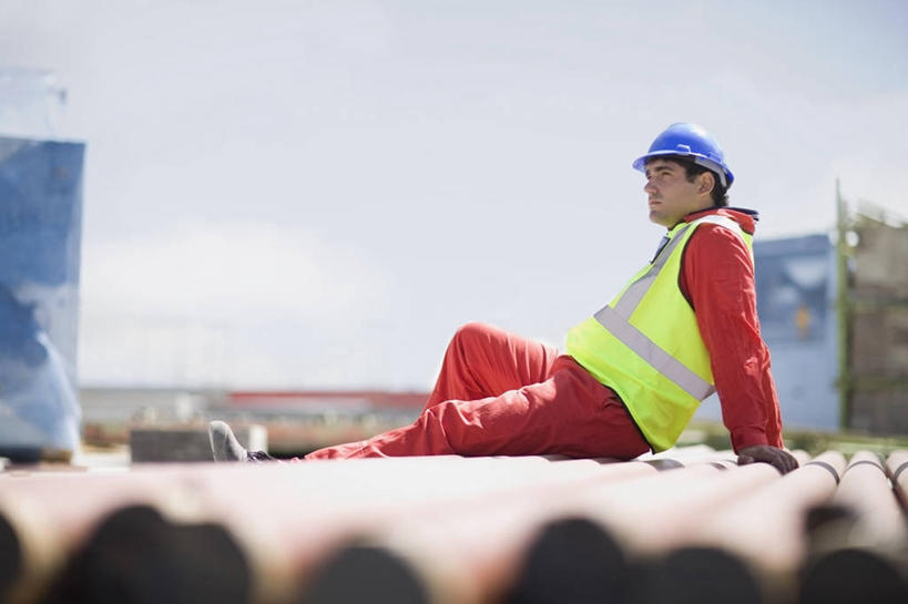 西方人,一个人,建筑工人,躺,横图,室外,白天,侧面,工作服,制服,帽子,欧洲,欧洲人,仅一个男性,仅一个人,撑,阴影,朦胧,模糊,光线,头盔,影子,云,云朵,云彩,注视,工人,仅一个年轻男性,蓝色,白云,蓝天,天空,阳光,安全帽,建筑工地,天,观察,看,晴朗,观看,察看,撑着,关注,地盘,建筑地盘,施工地盘,工作制服,卧着,男人,男性,年轻男性,白种人,晴空,建筑工,躺着,卧,彩图,全身,工作套服,工地,安全服,反光背心,反光服,反光衣