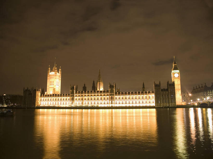 无人,高楼大厦,横图,室外,夜晚,正面,旅游,度假,河流,水,标志建筑,大厦,地标,建筑,摩天大楼,英国,欧洲,伦敦,阴影,时间,光线,时钟,影子,河水,水流,钟楼,灯光,首都,计时,娱乐,建设,大本钟,大笨钟,威斯敏斯特宫,国会大厦,倒影,钟表,楼宇,享受,休闲,表,旅游胜地,放松,倒映,西欧,大不列颠,威斯敏斯特市,国会大楼,大不列颠及北爱尔兰联合王国,英国议会大厦,议会大厦,议会大楼,首都大厦,州议会大厦,州政府,州会议厅,塔钟,雾都,反照,威斯敏斯特宫报时钟,伊丽莎白塔,钟,彩图,大楼,高层建筑,高楼,摩天楼,大不列颠王国,大英帝国,联合王国,日不落帝国