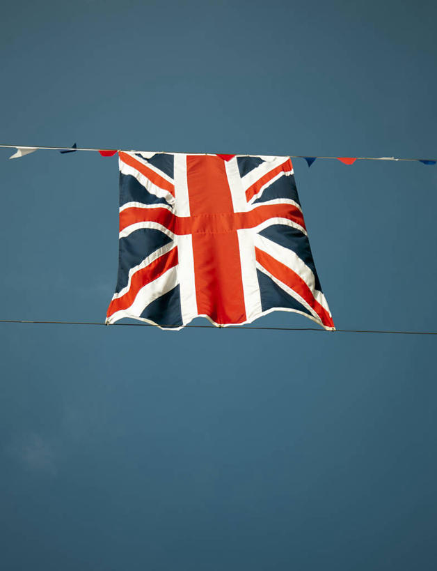无人,竖图,室外,特写,白天,仰视,旗帜,国旗,阴影,光线,影子,一个,蓝色,蓝天,天空,阳光,绳子,英国国旗,天,晴朗,绳索,米字旗,万里无云,旗,晴空,晴空万里,彩图,低角度拍摄