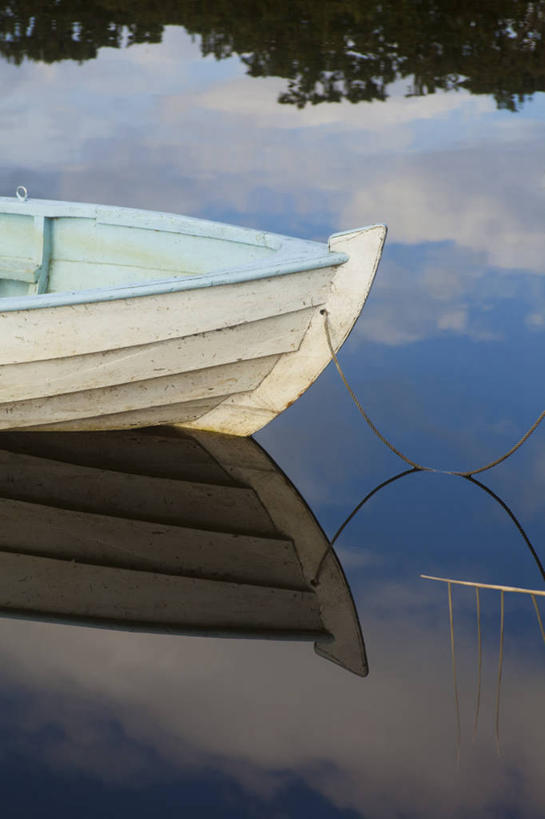 无人,竖图,俯视,室外,特写,白天,湖,湖泊,美景,水,船,瑞典,欧洲,阴影,光线,影子,湖面,景观,水流,水面,云,云朵,木船,首都,云彩,蓝色,白云,倒影,蓝天,天空,阳光,自然,交通工具,湖水,天,景色,晴朗,倒映,舟,斯堪的纳维亚,自然风光,载具,北欧,斯德哥尔摩,斯堪的那维亚,斯堪的那维亚半岛,斯堪的纳维亚半岛,首府,瑞典王国,反照,斯德哥尔摩省,晴空,彩图,高角度拍摄