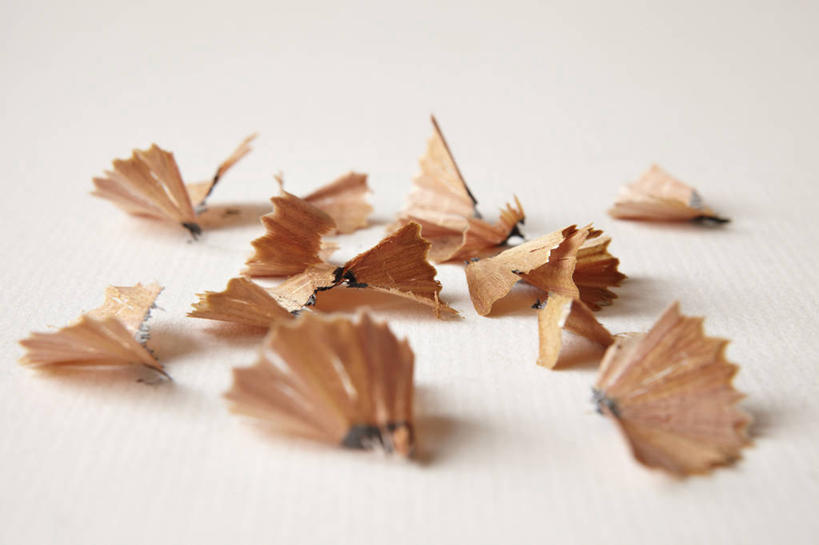 无人,横图,俯视,室内,特写,白天,白色背景,静物,一堆,许多,阴影,堆叠,堆积,反射,木制,木屑,影子,木制品,摄影,影棚,堆,笔屑,碎屑,铅笔屑,彩图,高角度拍摄,影棚拍摄,拍摄