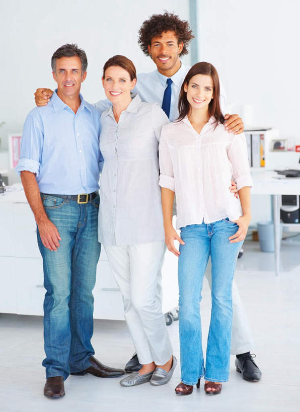 西方人,四个人,伙伴,朋友,商务人士,商务男性,商务女性,办公室,站,抱,笑,微笑,露齿笑,竖图,室内,白天,正面,衬衫,友谊,合作,团队,家具,桌子,欧洲,欧洲人,一排,套装,整齐,办公桌,墙,领带,注视,墙壁,墙面,排列,白色,观察,看,站着,战略,抱着,观看,察看,搂着,象征,庄重,队列,关注,商务装,身份,工薪阶层,办公家具,联合,合谋,正式,地位,配合,协作,男人,男性,女人,女性,中年男性,中年女性,白种人,白领,上班族,搂,搂抱,站立,彩图,全身,衬衣