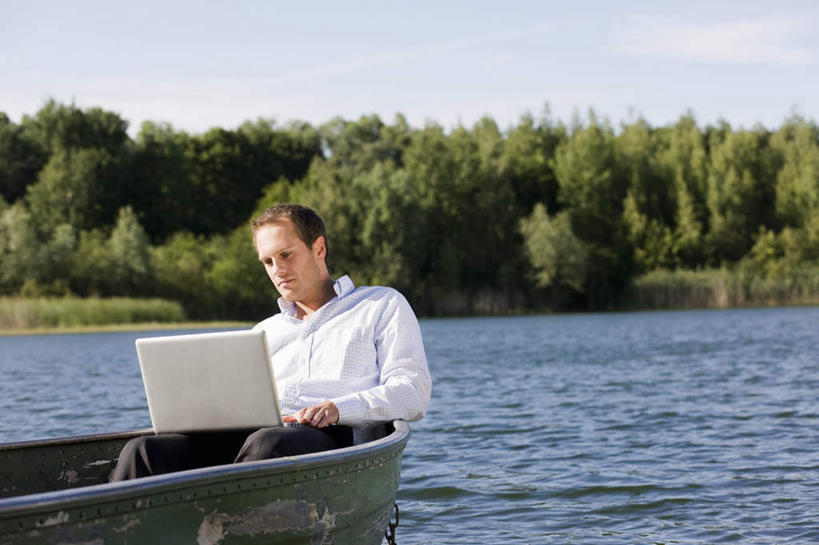 西方人,一个人,商务人士,商务男性,横图,室外,白天,正面,衬衫,欧洲,欧洲人,仅一个男性,仅一个人,套装,仅一个年轻男性,商务装,工薪阶层,男人,男性,年轻男性,白种人,白领,上班族,半身,彩图,衬衣