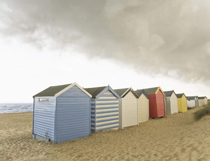 无人,家,横图,室外,白天,正面,海浪,海洋,美景,沙滩,英国,欧洲,一排,许多,整齐,沙子,房屋,屋顶,屋子,海岸,景观,浪花,乌云,云,阴天,云朵,沙地,云彩,顶棚,楼房,英格兰,住宅,排列,天空,自然,海水,天,景色,昏暗,阴沉,西欧,队列,自然风光,大不列颠,海景,大不列颠及北爱尔兰联合王国,大不列颠联合王国,日不落英帝国,英吉利,萨福克,萨福克郡,大海,风浪,海,海水的波动,海滩,近岸浪,涌浪,彩图,房子