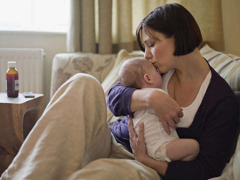 西方人,婴儿,儿童,中年人,背部,两个人,家庭,母亲,客厅,坐,抱,吻,横图,室内,白天,正面,纯洁,窗户,窗帘,沙发,欧洲,欧洲人,服装,装饰,墙,注视,休闲装,玻璃窗,墙壁,墙面,小孩,衣服,帘子,观察,看,休闲,温暖,温馨,一家人,休闲服,遮阳,可爱,母爱,童年,童趣,服饰,活泼,抱着,观看,华丽,修饰,点缀,和睦,察看,起居室,搂着,关注,宝宝,布艺沙发,童真,纯真,烂漫,无邪,衬托,美观,雅致,雅观,母婴,客堂,伶俐,天真,女人,女性,中年女性,白种人,孩子,搂,搂抱,亲,亲吻,坐着,半身,彩图,融洽