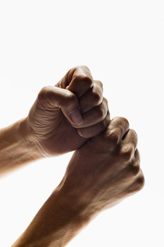 西方人,手,拳,一个人,竖图,室内,特写,白天,白色背景,侧面,欧洲,欧洲人,双手,仅一个年轻女性,仅一个女性,仅一个人,握,手部,搭,握着,摄影,影棚,搭着,年轻女性,女人,女性,白种人,拳头,半身,彩图,影棚拍摄,拍摄